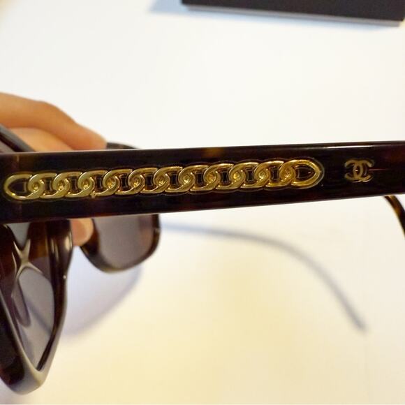 Chanel oversized tortoiseshell model 5128 sunglasses - Picture 7 of 13